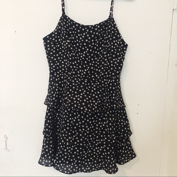 🚫SOLD🚫 Ruffle dress - Picture 3 of 5